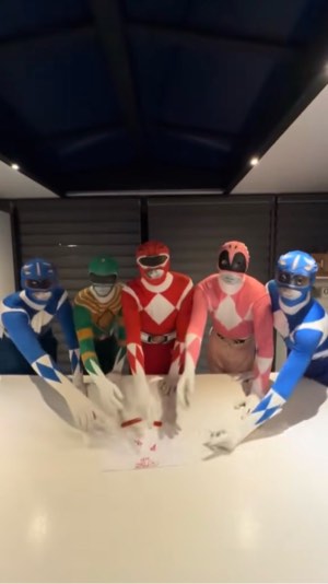 ALS POWER RANGER IN DÜSSELDORF BEI WM PARTY MACHEN – Party & Nightlife in Düsseldorf
